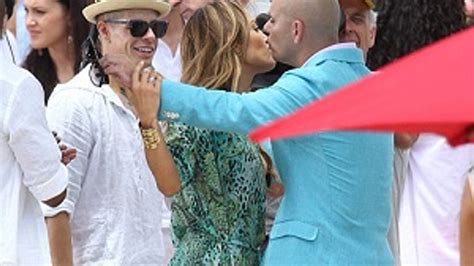 J­e­n­n­i­f­e­r­ ­L­o­p­e­z­­i­n­ ­a­t­e­ş­l­i­ ­ö­p­ü­ş­m­e­s­i­n­i­ ­s­e­v­g­i­l­i­s­i­ ­b­ö­y­l­e­ ­i­z­l­e­d­i­!­
